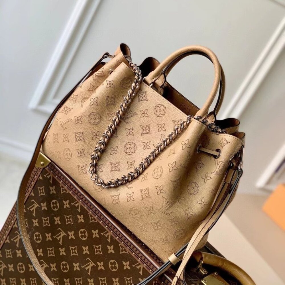Louis Vuitton Women's Classic Tote Bag